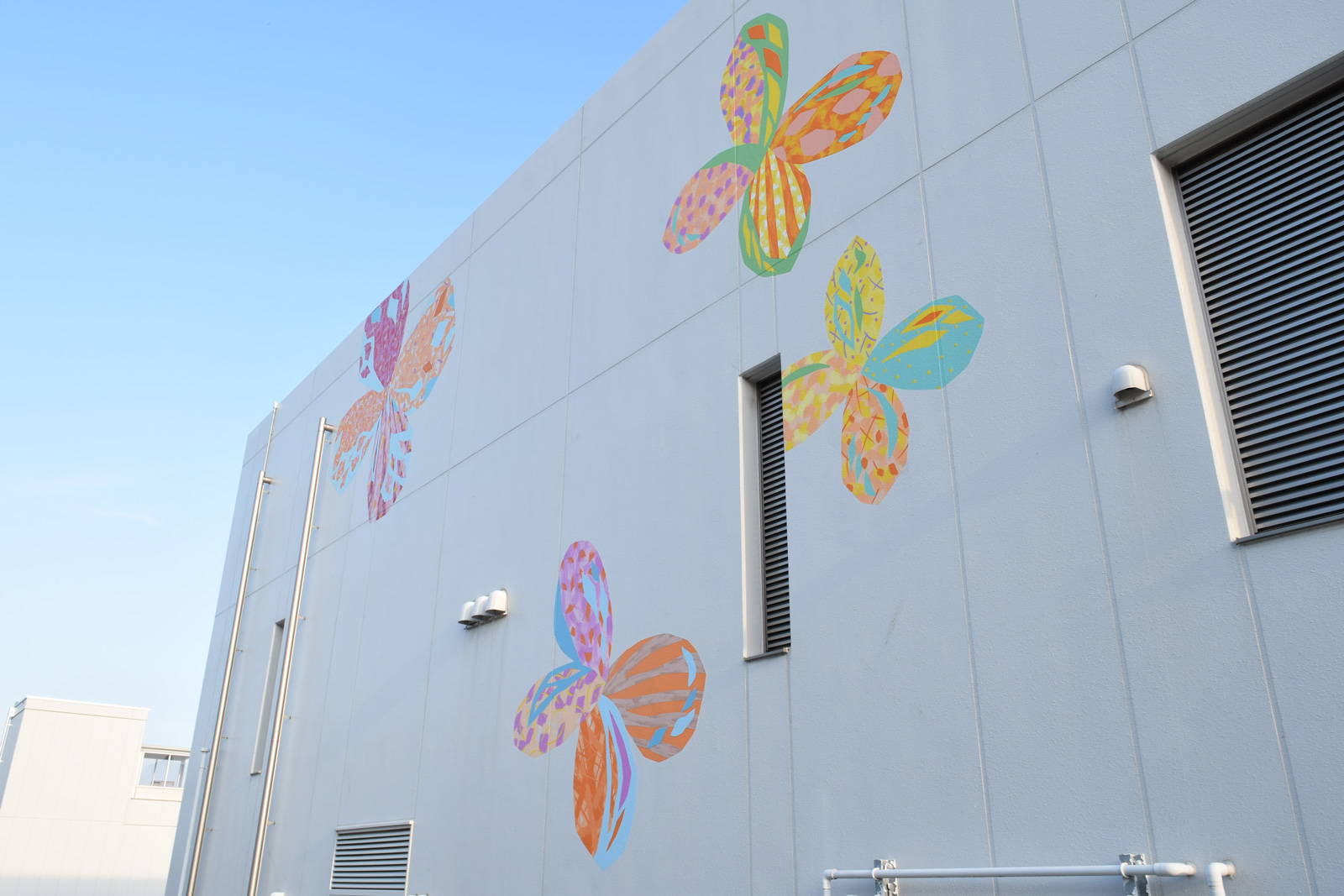 ホスピタルアート　四国こどもとおとなの医療センター　壁画「海を渡る蝶」